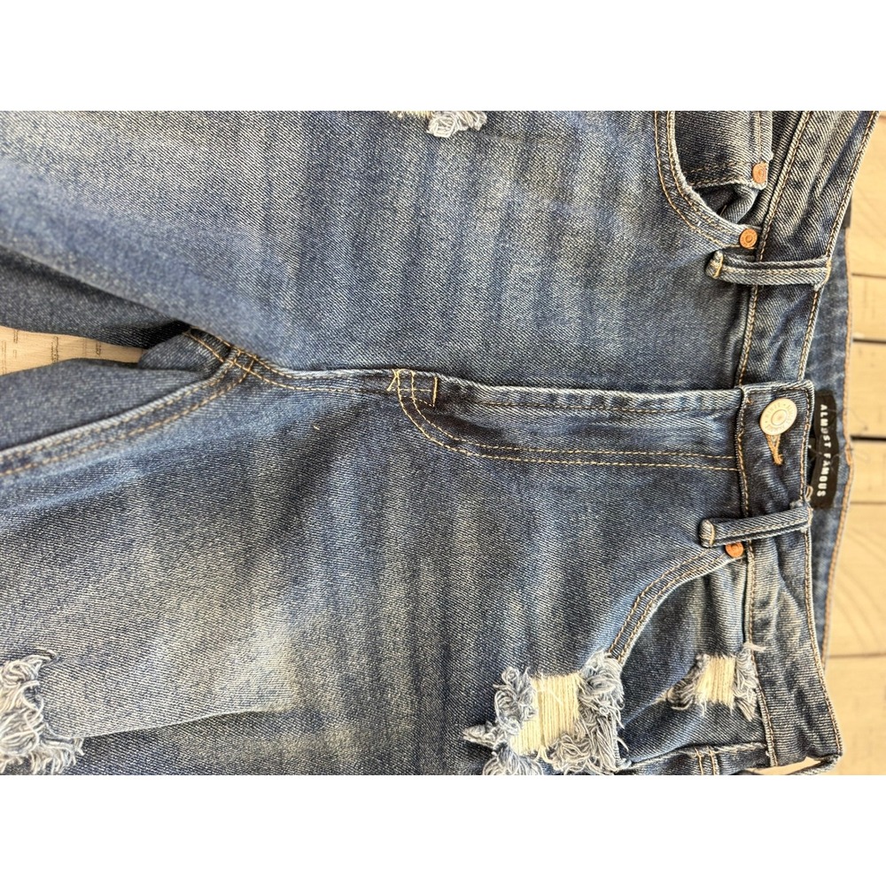 V- 038- Almost Famous Womens Distressed Raw Hem Skinny Jeans Medium Wash Size 5